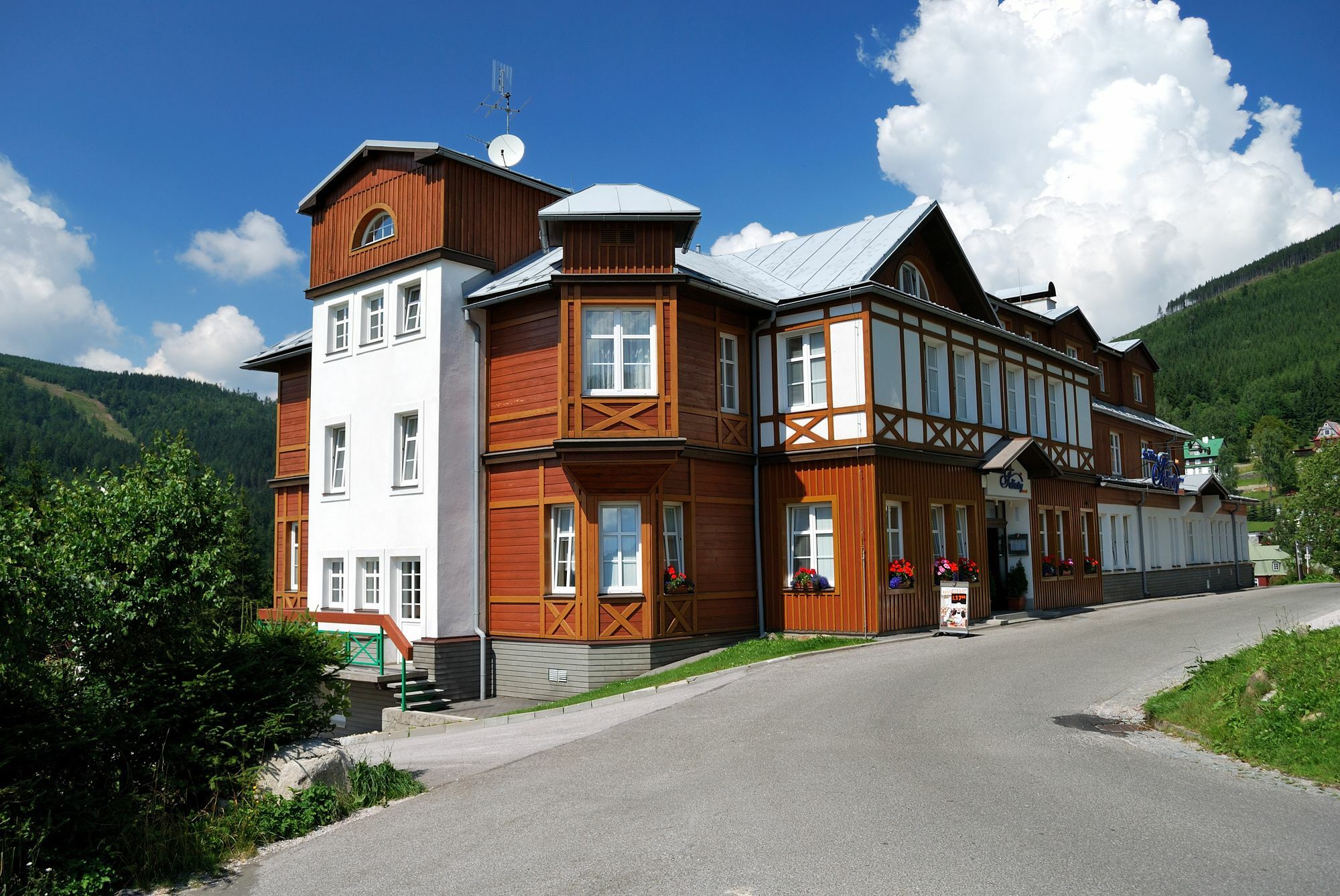 Hotel Snezka Špindlerŭv Mlýn Exterior foto